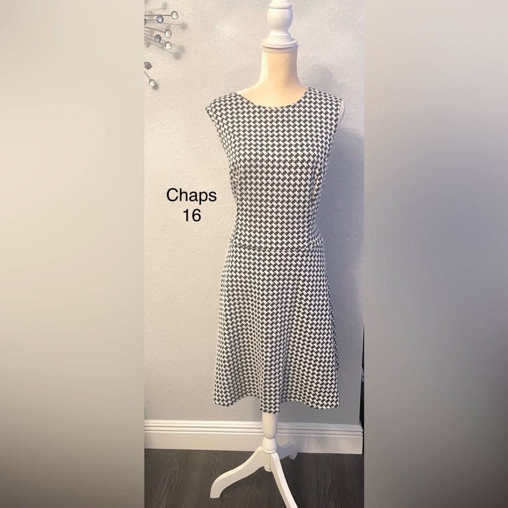 Classic houndstooth